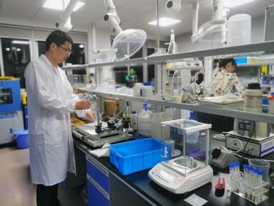 研發創新破壟斷，成果轉化增效益——記化學與材料工程學院熊前程博士在新材料技術研發領域的卓越貢獻